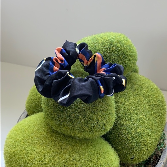 Scrunchie - Picture 1 of 2